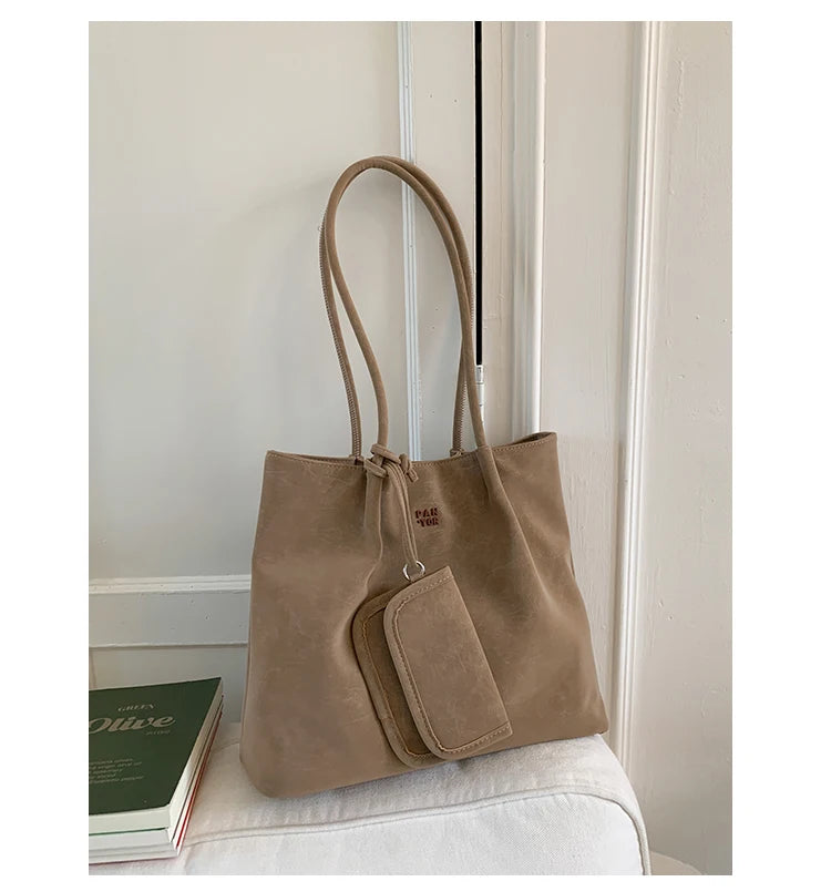 Retro Carry™ Shoulder & Underarm Tote